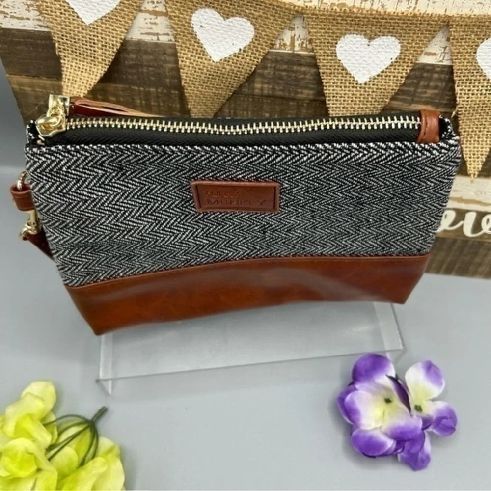 💋NWOT Funky Monkey herringbone wristlet wallet purse